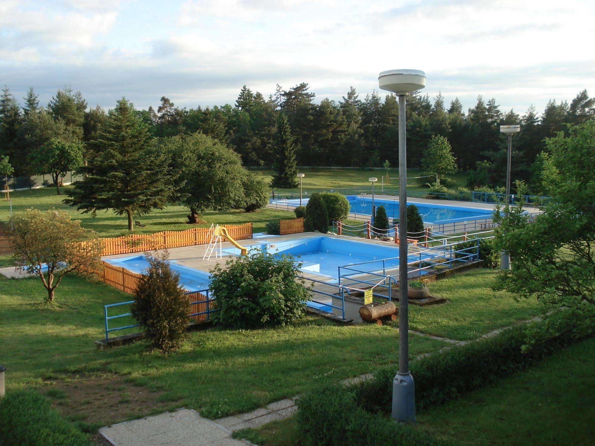 Resort Hotel Zvikov Zvíkovské Podhradí Exteriör bild