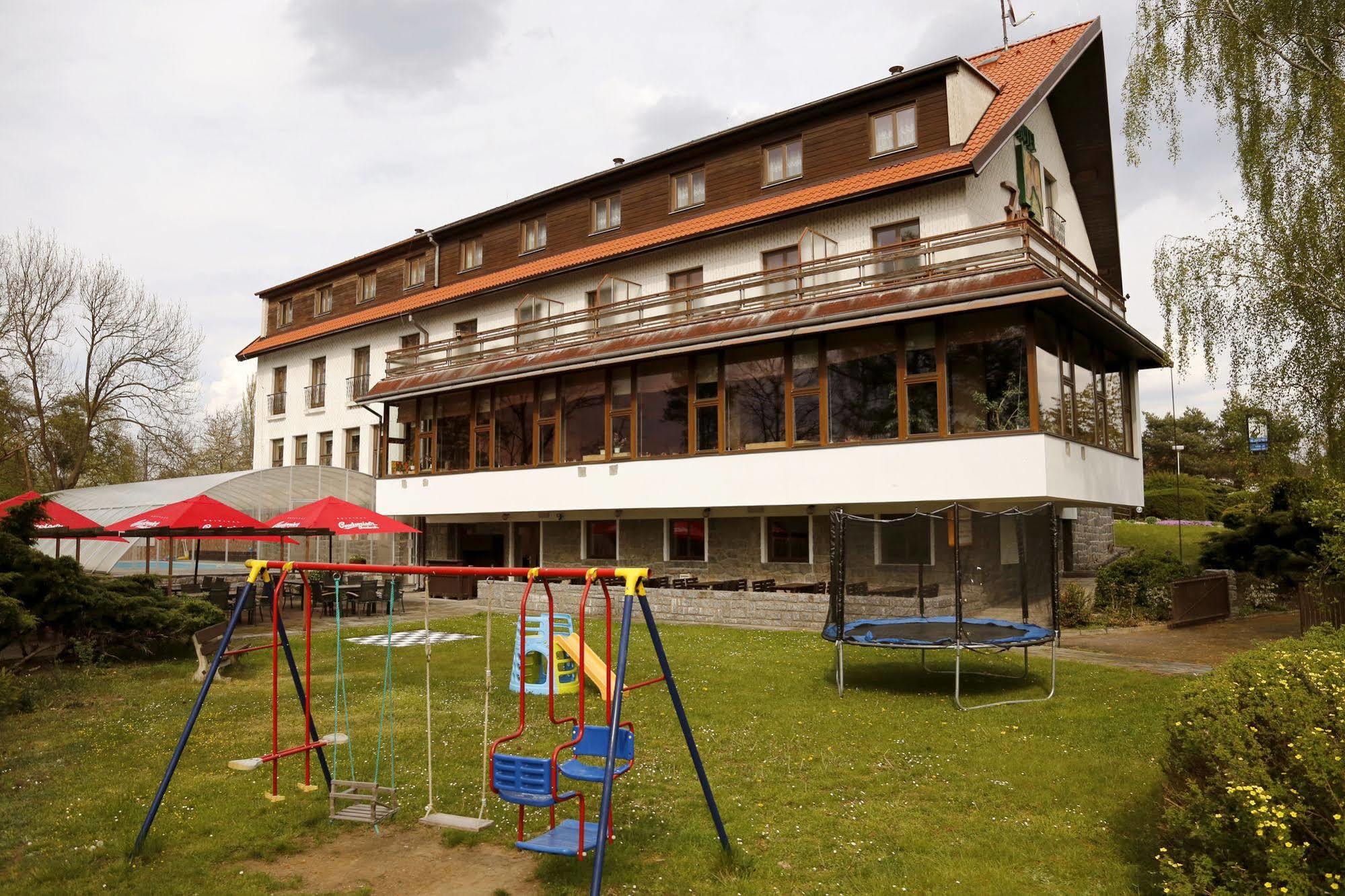 Resort Hotel Zvikov Zvíkovské Podhradí Exteriör bild