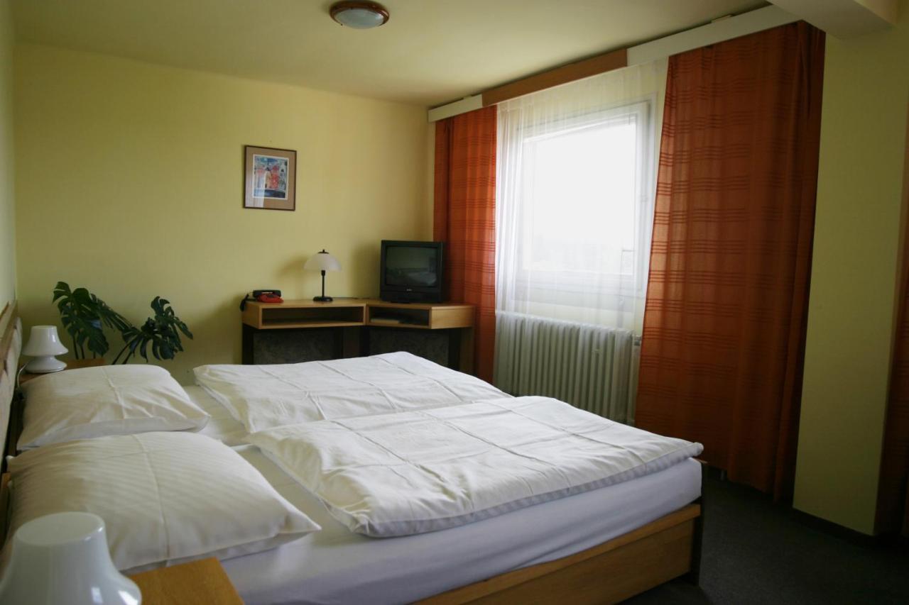 Resort Hotel Zvikov Zvíkovské Podhradí Exteriör bild
